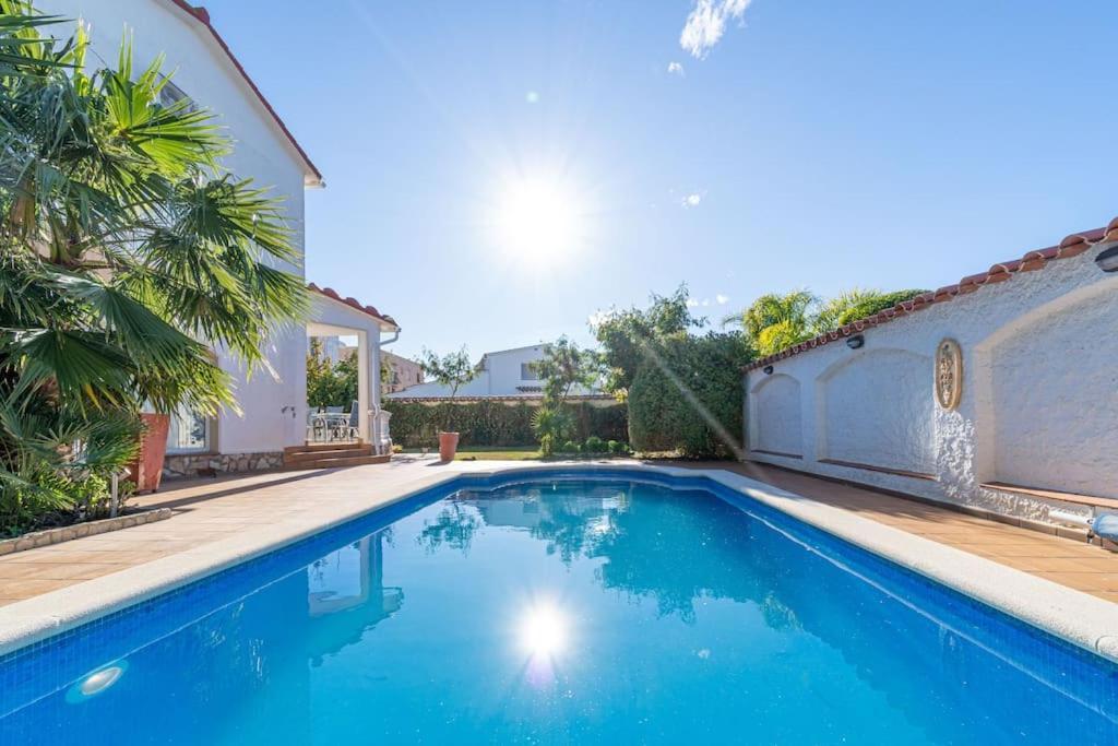 Sm21-Gran Casa De Vacaciones En La Playa, 4 Habitaciones, Climatizada, Piscina, Barbacoa Y Wifi 엠푸리아브라바 외부 사진