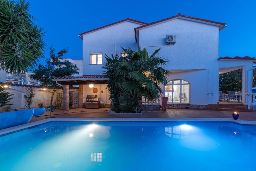 Sm21-Gran Casa De Vacaciones En La Playa, 4 Habitaciones, Climatizada, Piscina, Barbacoa Y Wifi 엠푸리아브라바 외부 사진
