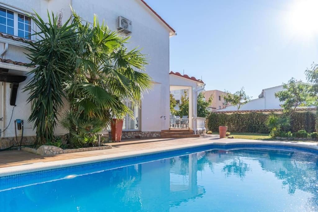 Sm21-Gran Casa De Vacaciones En La Playa, 4 Habitaciones, Climatizada, Piscina, Barbacoa Y Wifi 엠푸리아브라바 외부 사진
