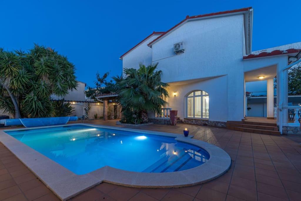 Sm21-Gran Casa De Vacaciones En La Playa, 4 Habitaciones, Climatizada, Piscina, Barbacoa Y Wifi 엠푸리아브라바 외부 사진